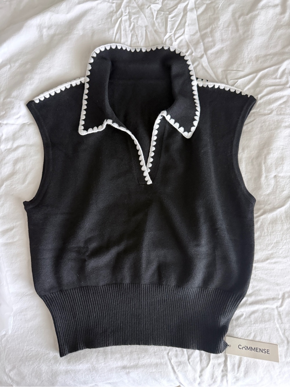 Commense Contrast Trim Sleeveless Knit Polo Vest White Scalloped Trim L NWT - Picture 2 of 9